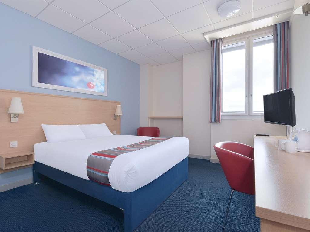Travelodge Bristol Severn View M48 Elberton Room photo