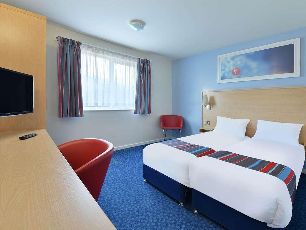 Travelodge Bristol Severn View M48 Elberton Room photo