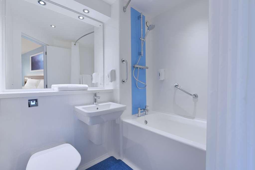 Travelodge Bristol Severn View M48 Elberton Room photo