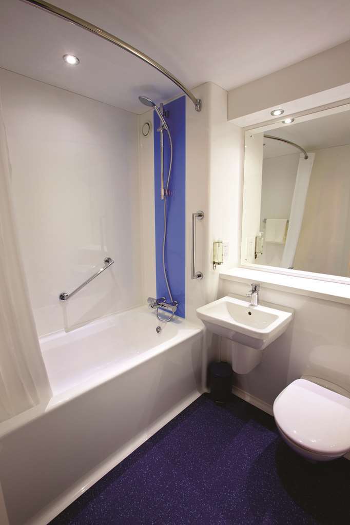 Travelodge Bristol Severn View M48 Elberton Room photo